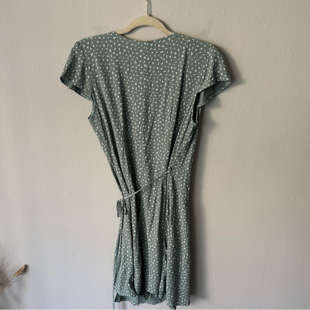 Brandy Melville Floral Light Green Wrap Dress Size OS - Picture 7 of 8